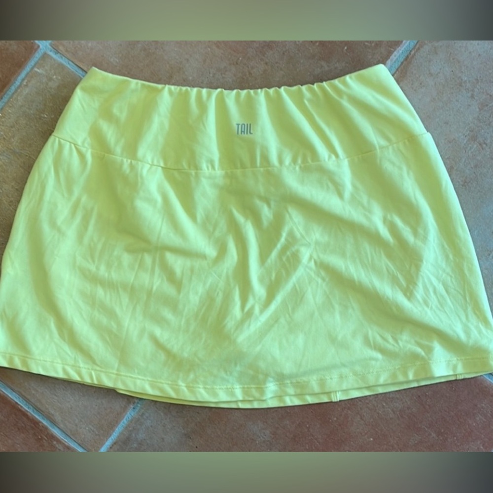 Tail athletic tennis skort skirt yellow pickleball with pockets  Medium - Picture 2 of 8